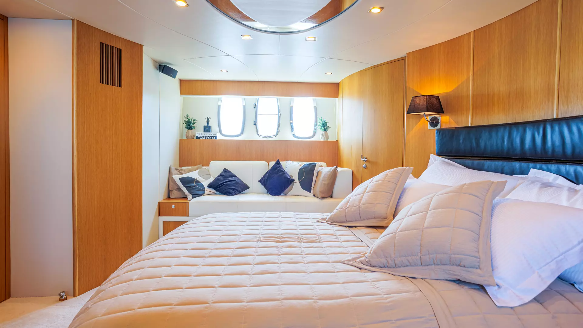 18-JoliDor-Master-cabin-side-view_.jpg