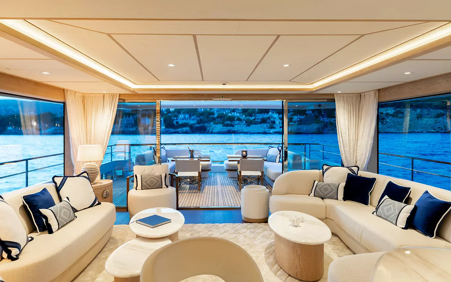 25 CALYPSO_Main Salon7.jpg