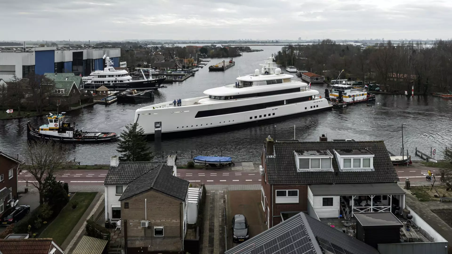 First look at Feadship Project 823
