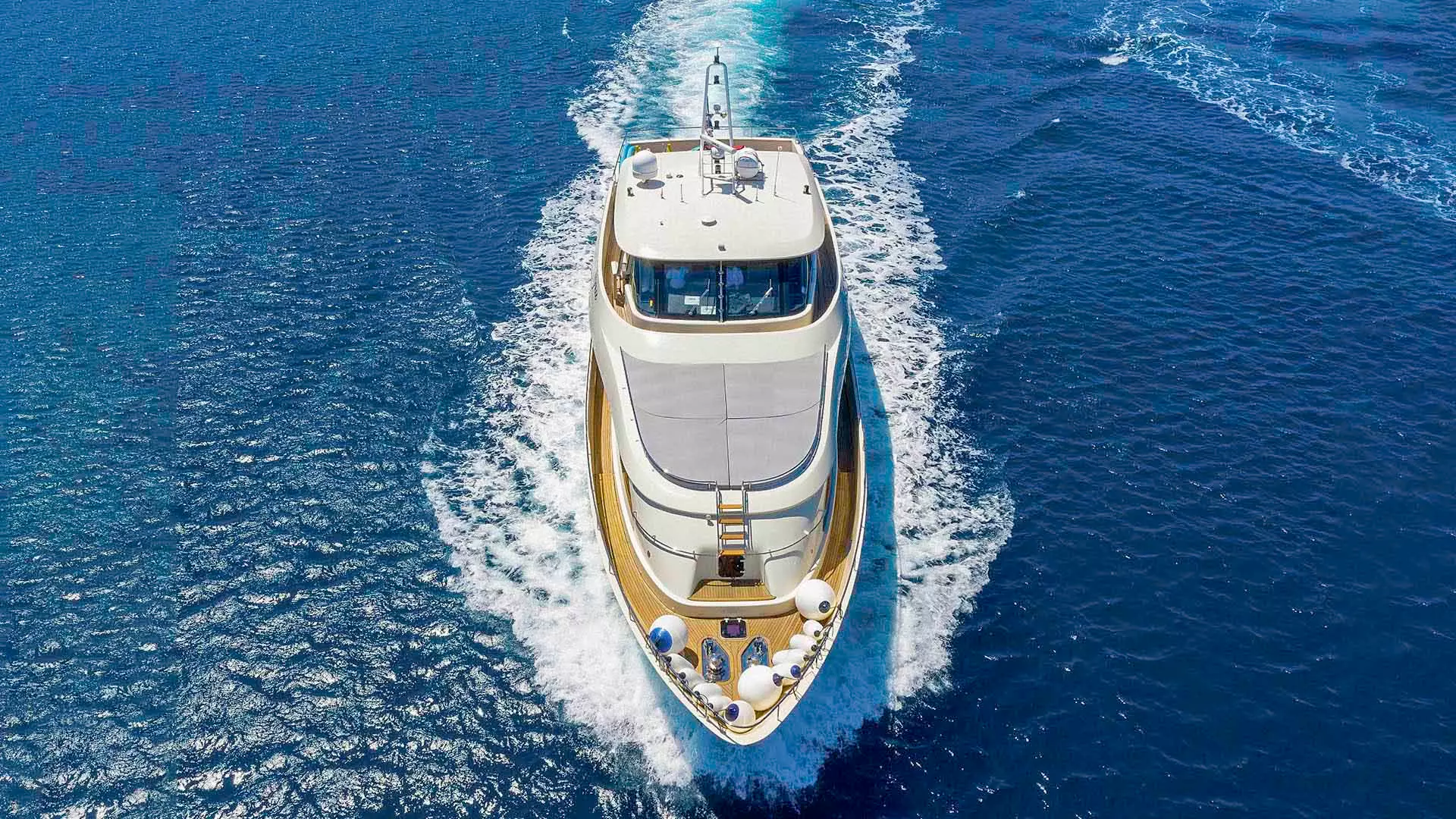 02-GRACE-running-bow-view _.JPG
