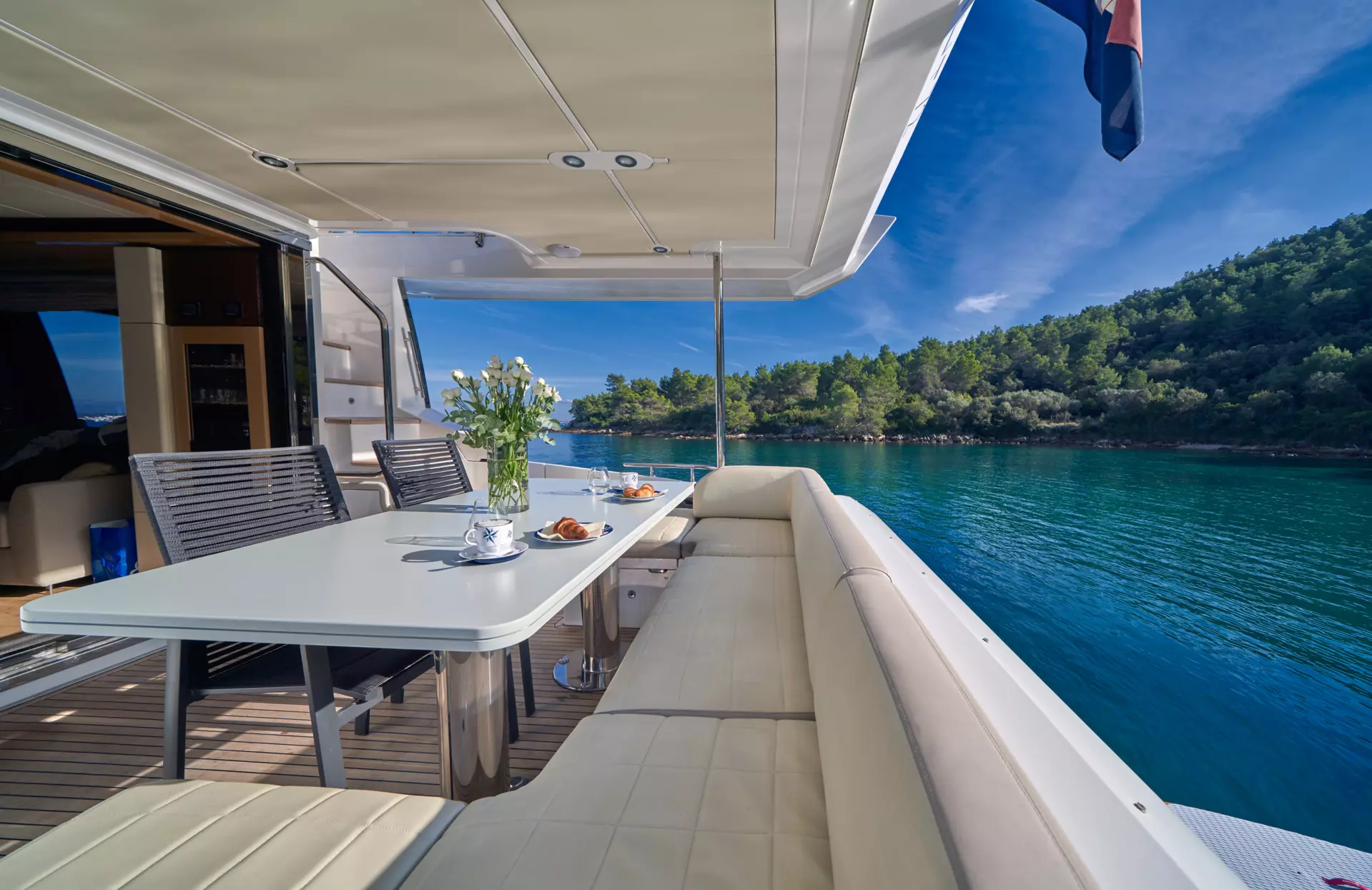 Azimut 72 Relax 13.jpg