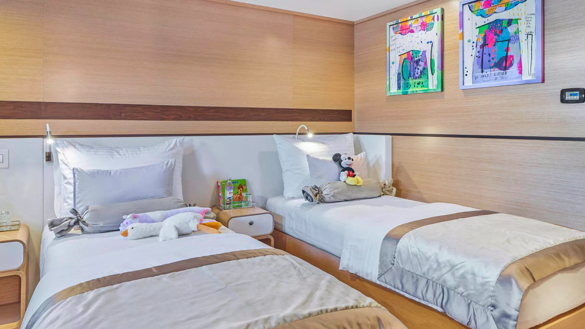 30-Omnia-Convertible-cabin-1 _ _.JPG