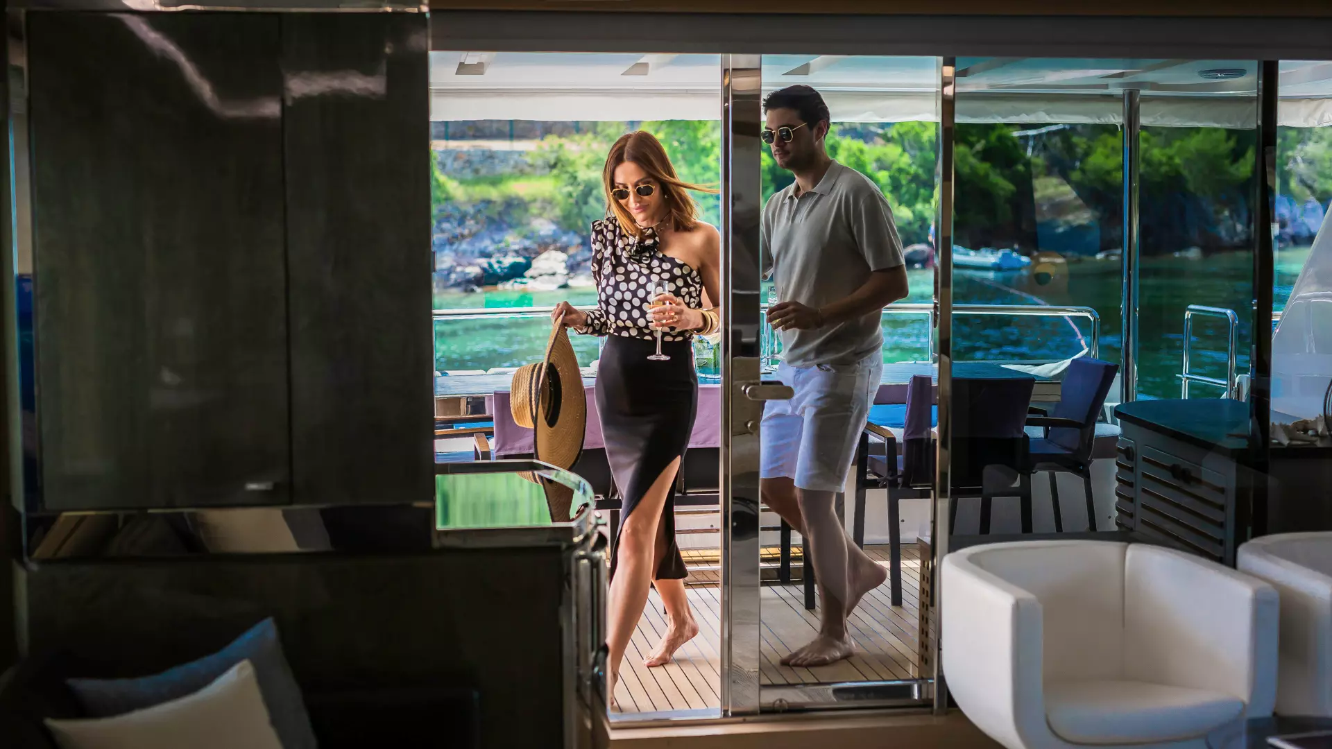 21-Ocean-Drive-entrance-to-salon.jpg _ _.JPG
