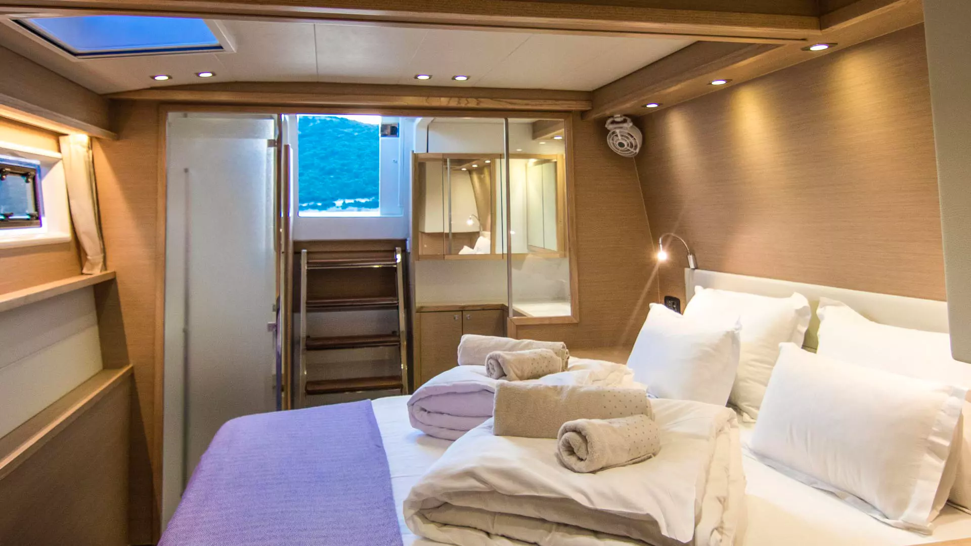 15-Lagoon-560-S2-aft-starboard-cabin.jpg