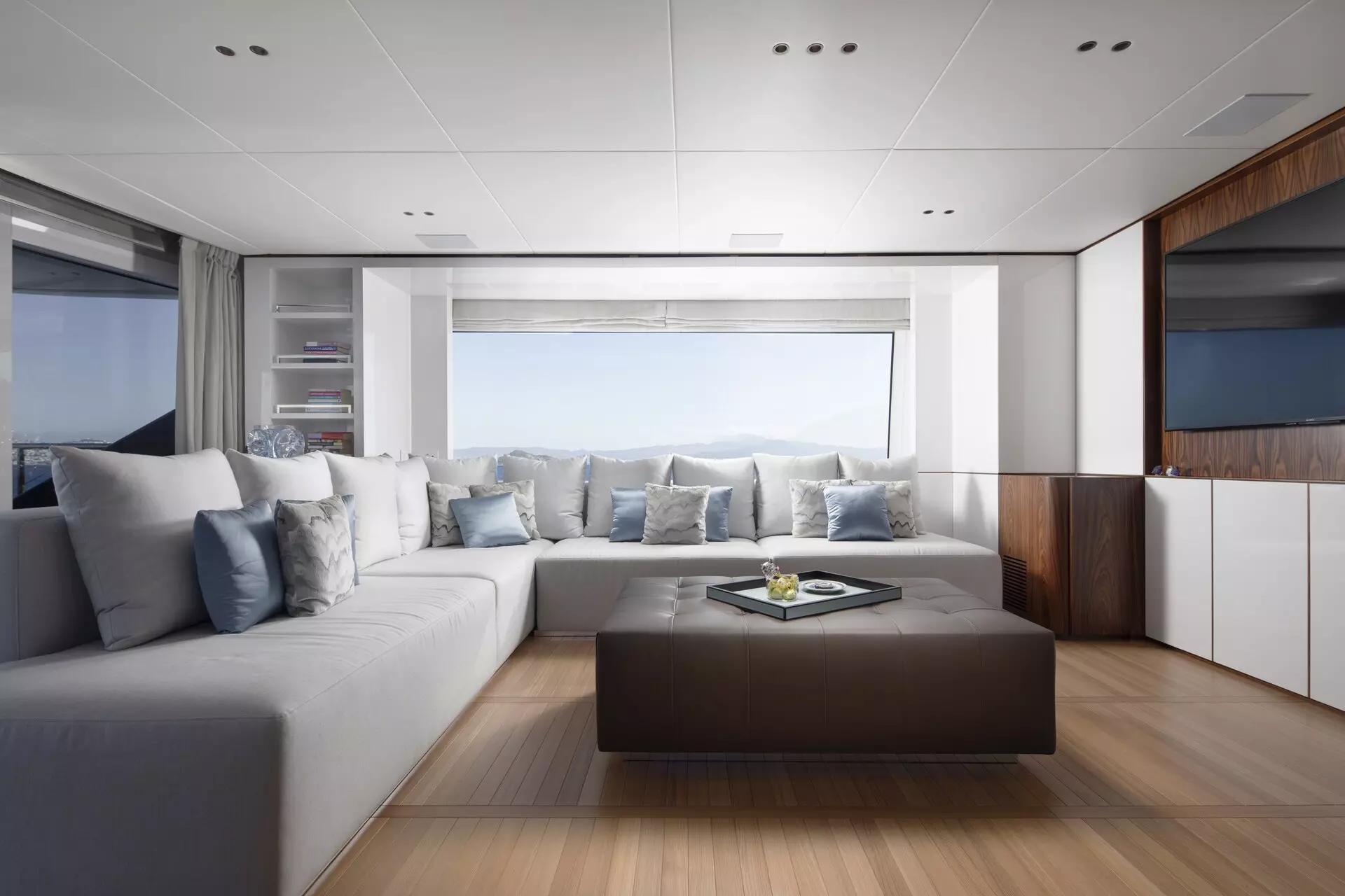 19 LEXSEA_31.Upper Deck - Skylounge.jpg