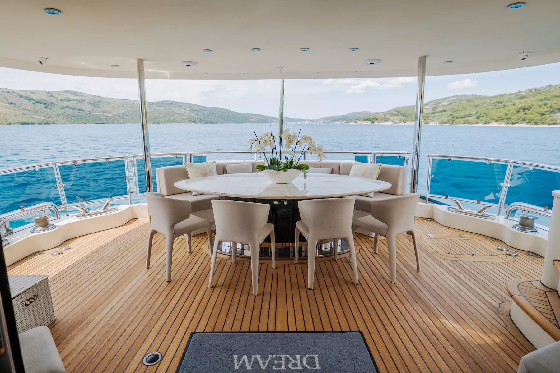 21-Dream -outdoor-dining-table.jpg