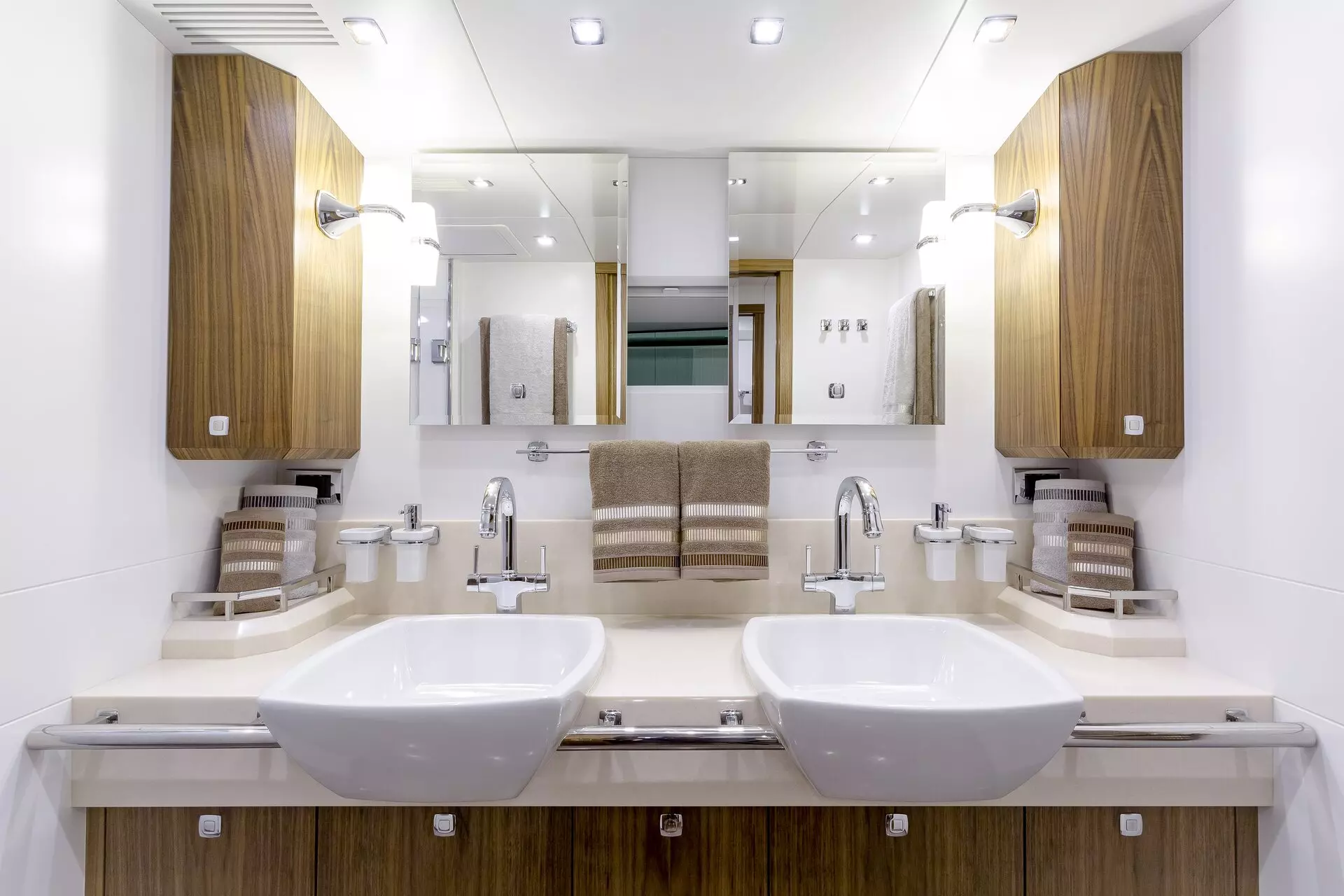 20-Bellkara-Master-cabin-bathroom_.jpg