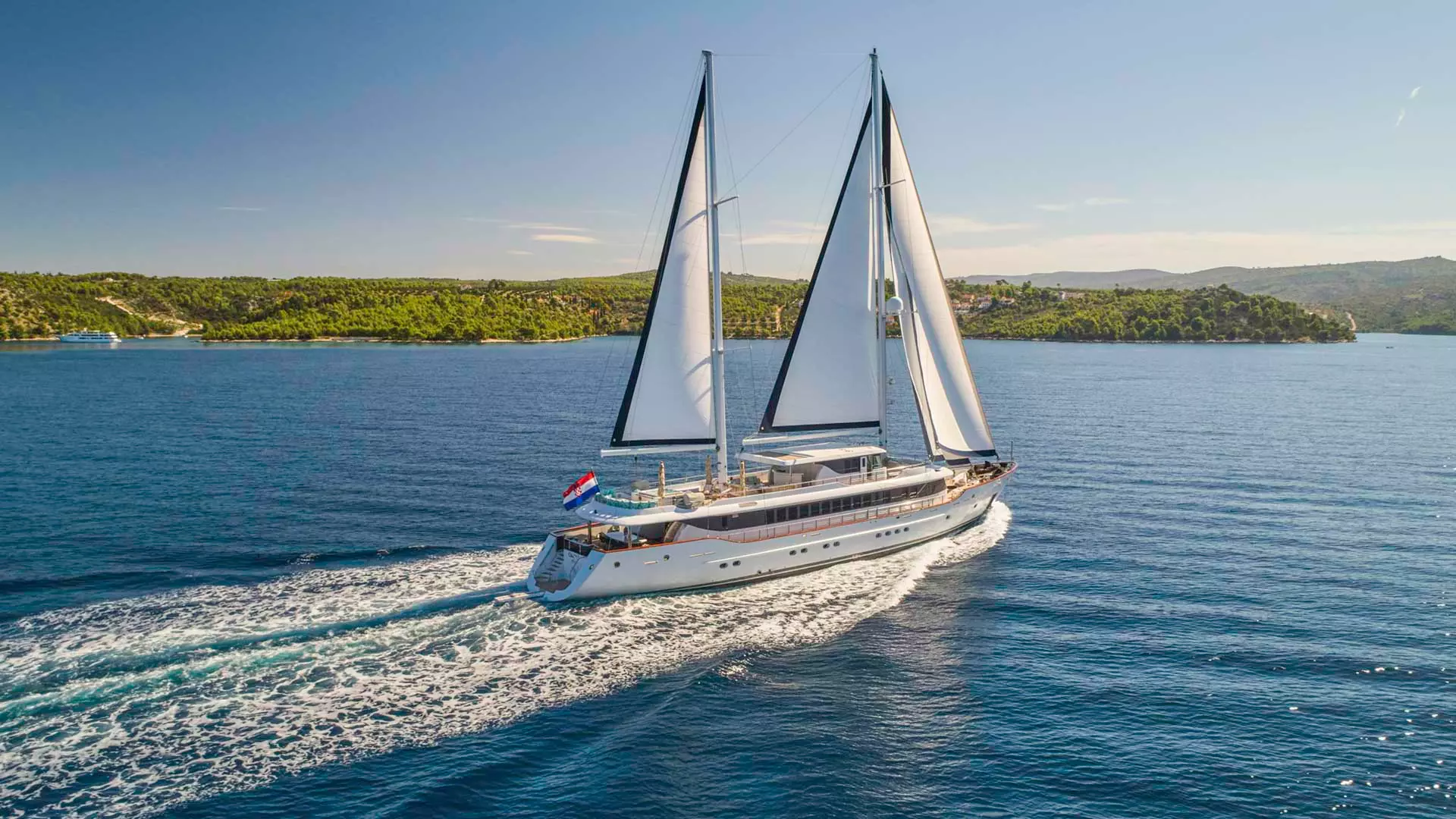 01-Omnia-sailing-view _ _.JPG