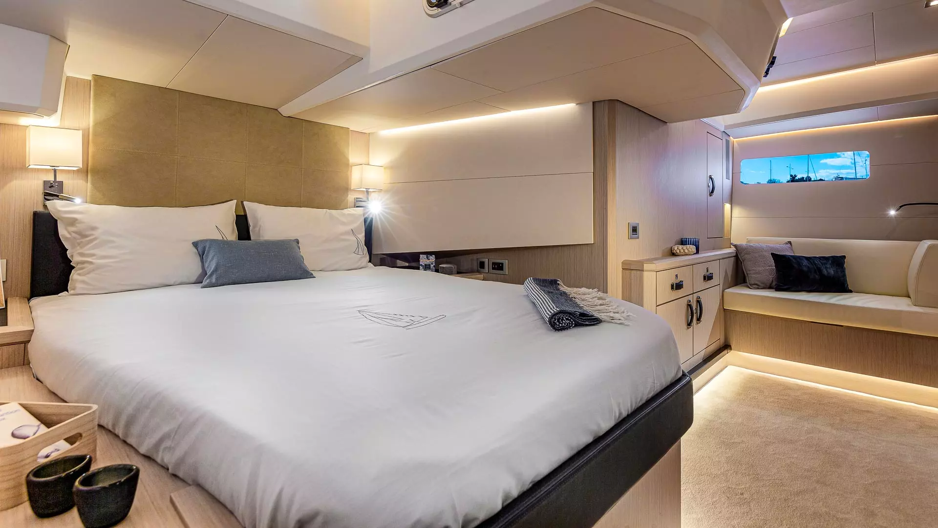 14-Jeanneau-Yachts-60-full-beam-double-cabin.jpg