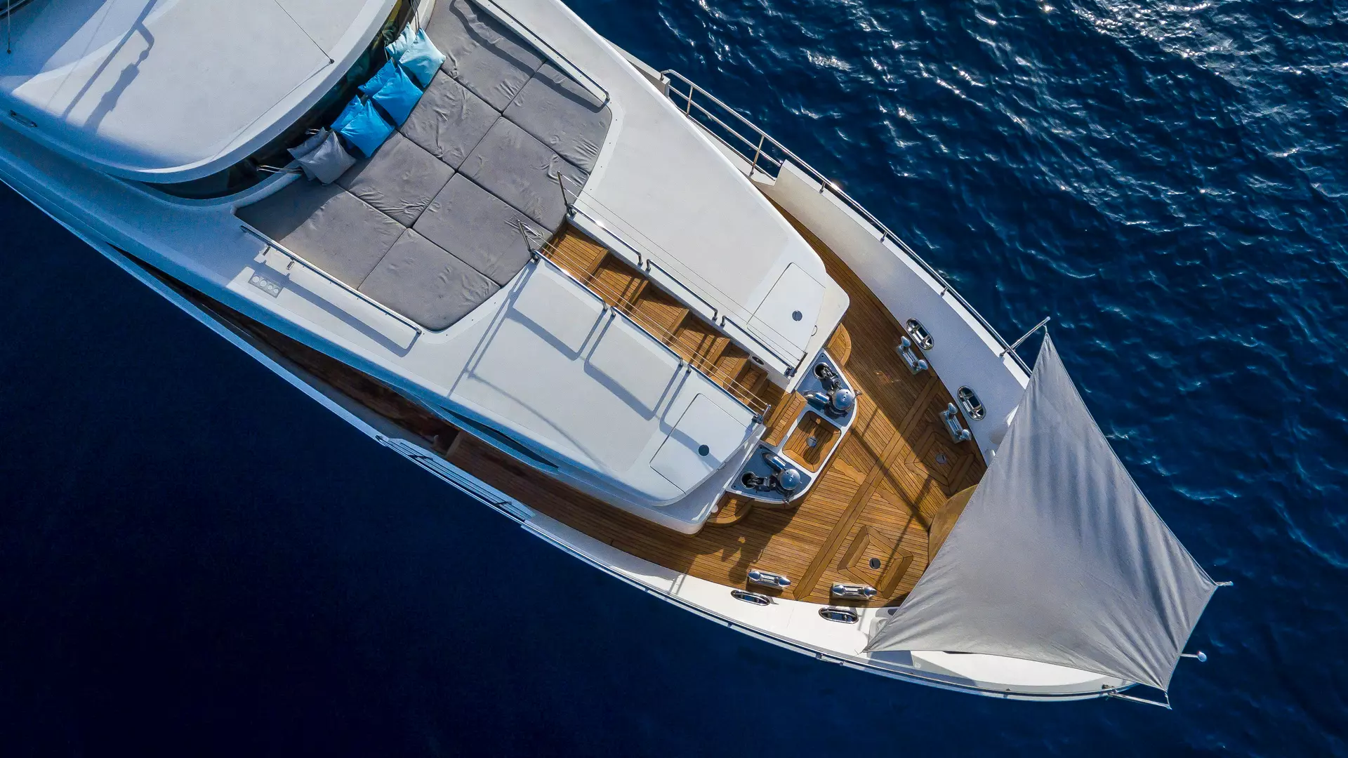 08-Ocean-Drive-foredeck-from.jpg _ _.JPG