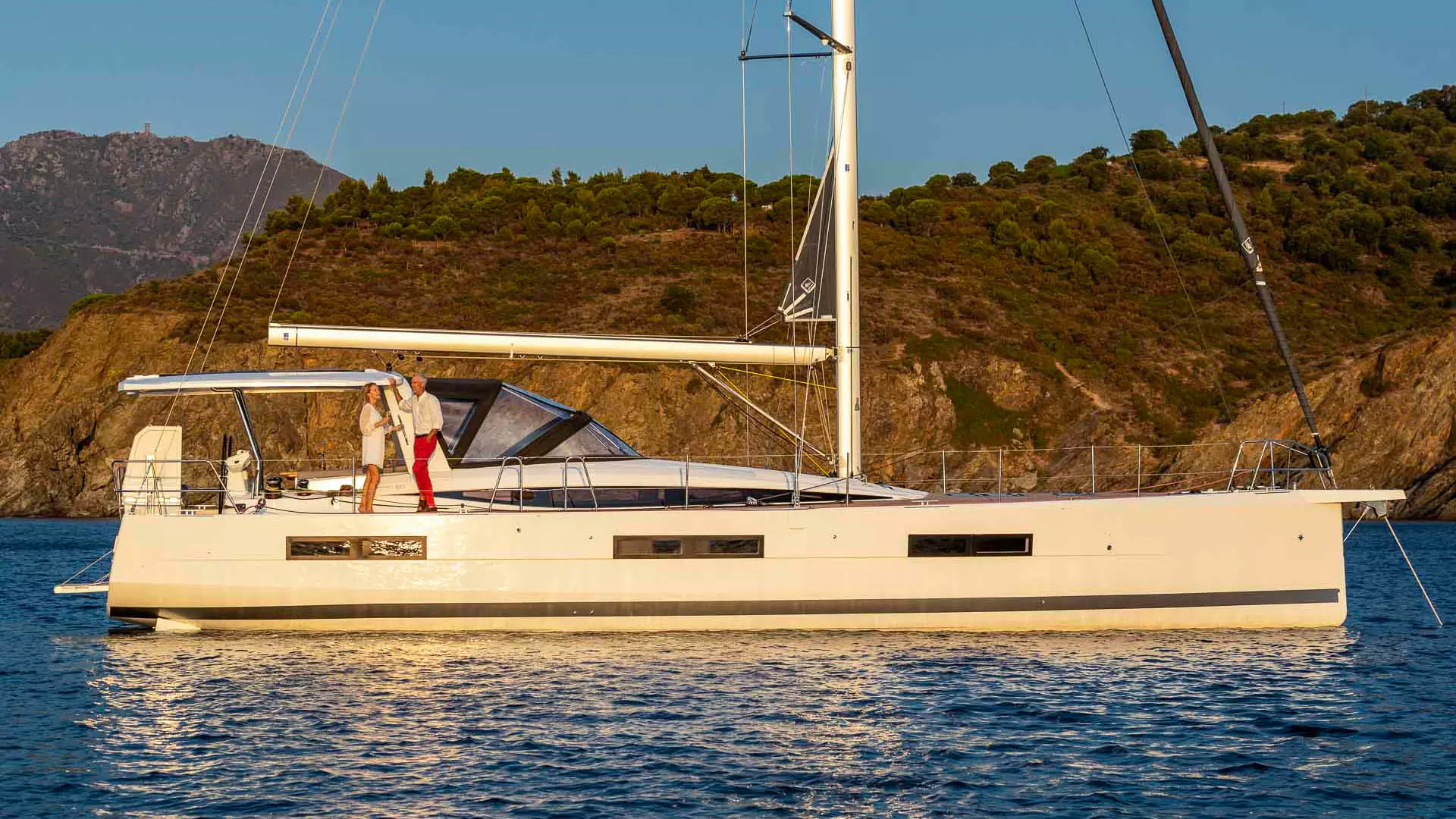 01-Jeanneau-Yachts-60-anchored.jpg
