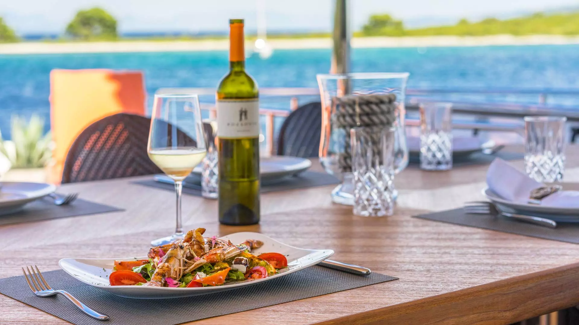 Alfresco table