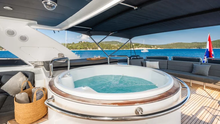 JACUZZI EN LA TERRAZA
