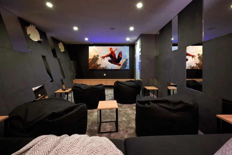CINEMA ROOM
