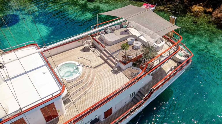 SUNDECK