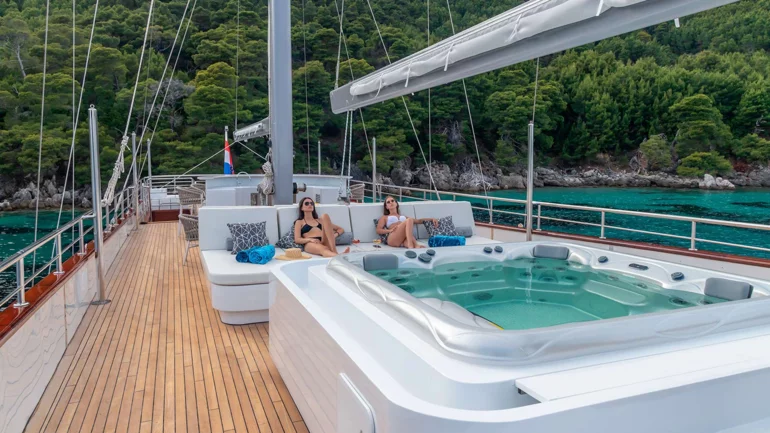 SUNDECK