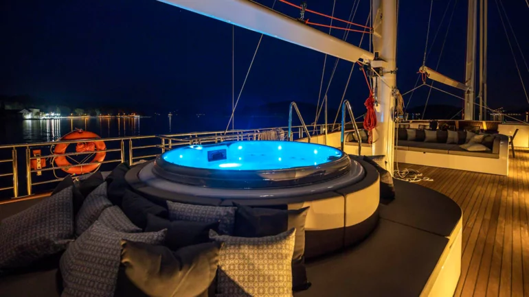 JACUZZI