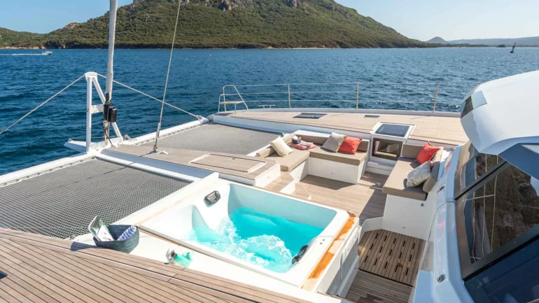 SPACIOUS AND EQUIPPED