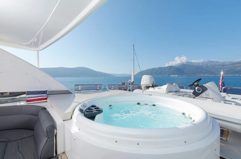 JACUZZI
