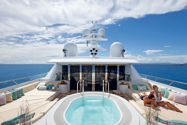 Deck Jacuzzi