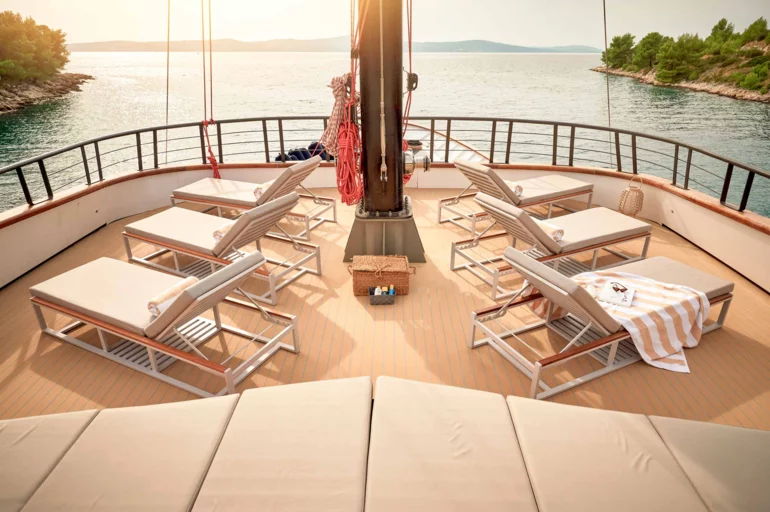 SUNDECK