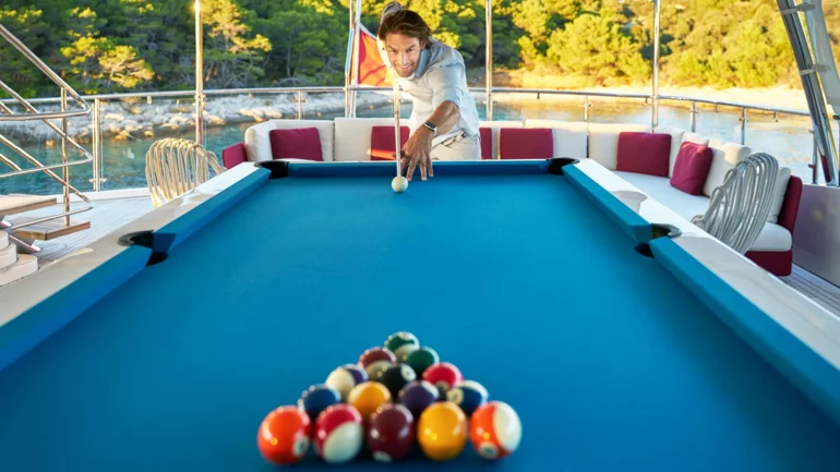 POOL TABLE
