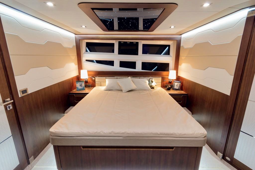 Galeon 660 fly - cabin