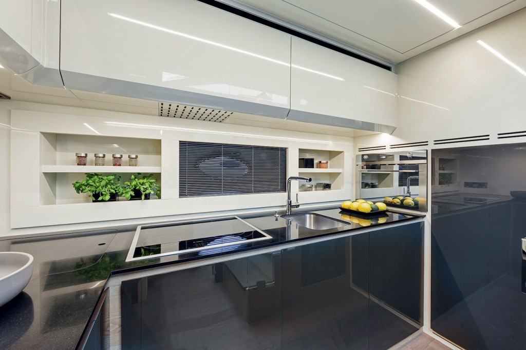 Pershing 70 - kitchen