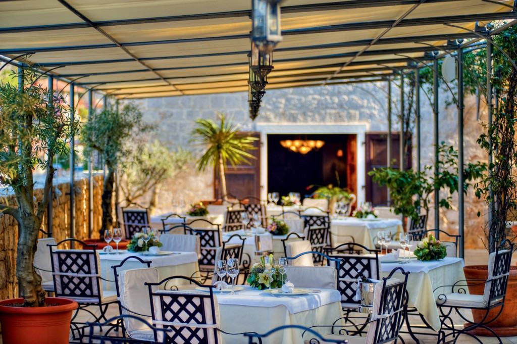 This is a photography of Martinis Marchi Restaurant
