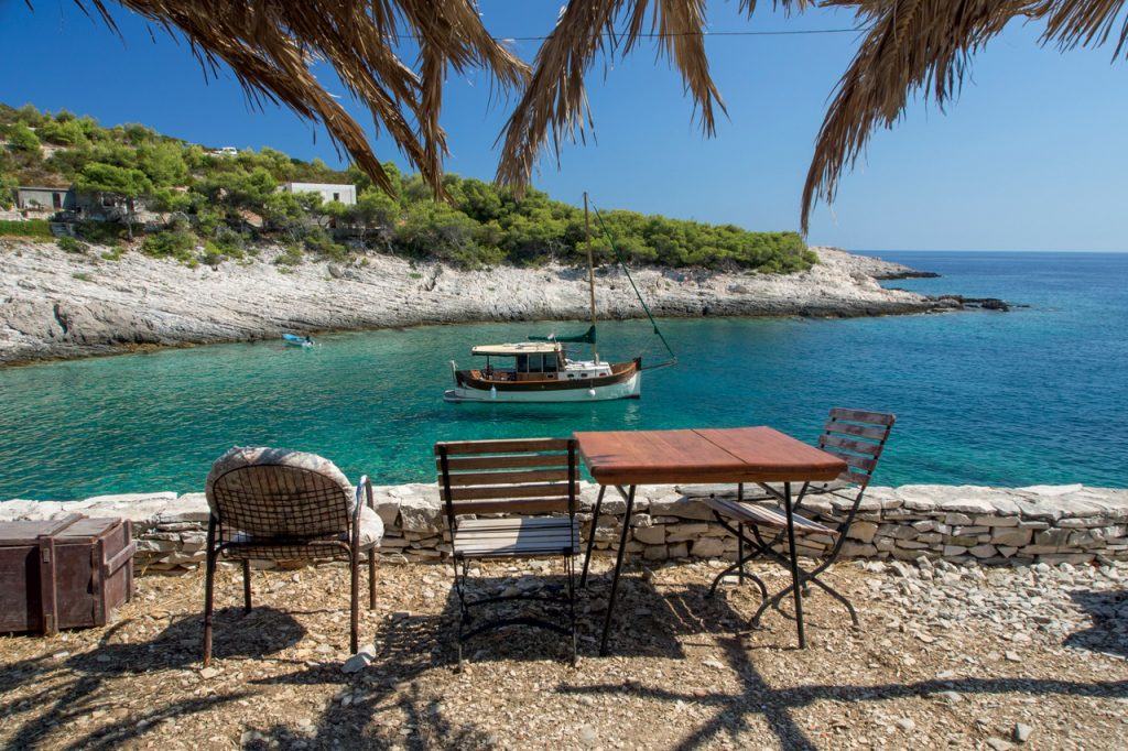 Nautical restaurant Senko Karuza in Mala Travna