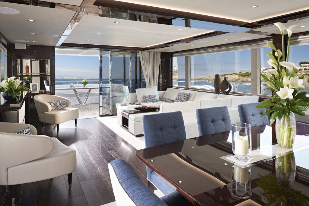 This is a photography of Sunseeker 95 Yacht salon