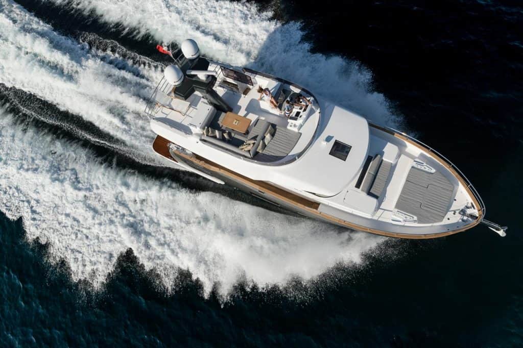 This is a photography of Sirena 58 crusing