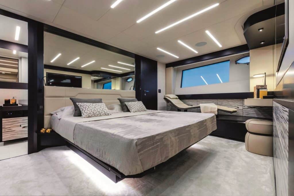 Pershing 8X master cabin