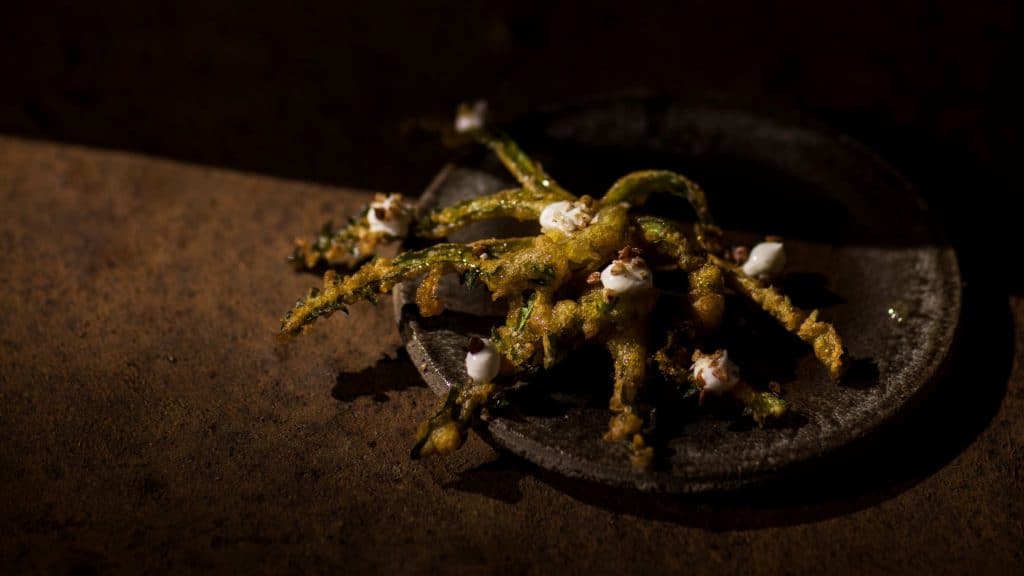 Crispy dandelion, yoighurt and forest honey