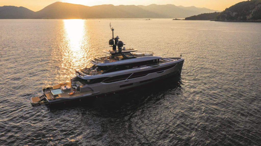 Benetti Oasis 40M Hull 001 01