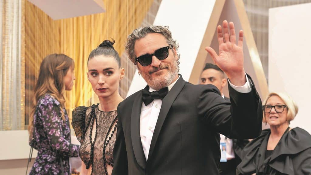 Joaquin Phoenix Red Carpet 01