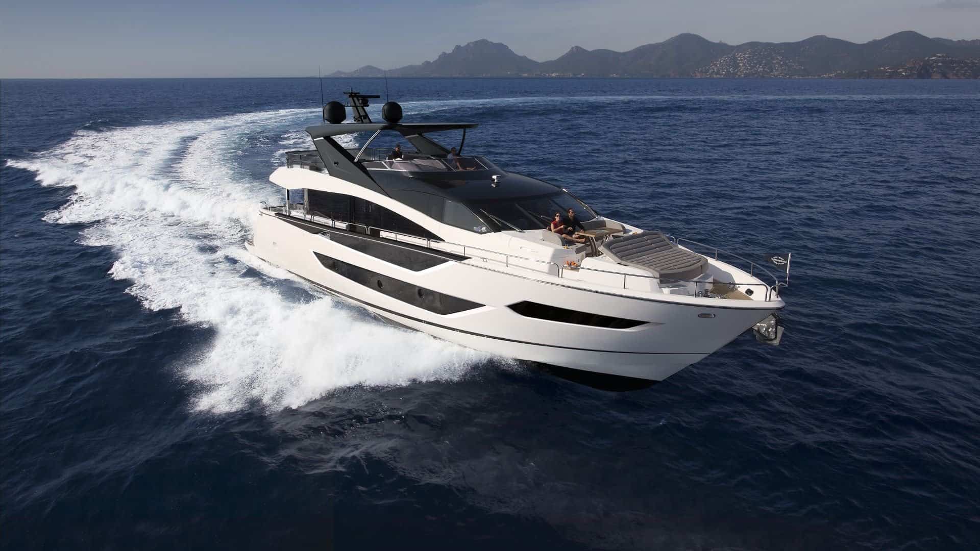 New Sunseeker 88 Yacht Running 01