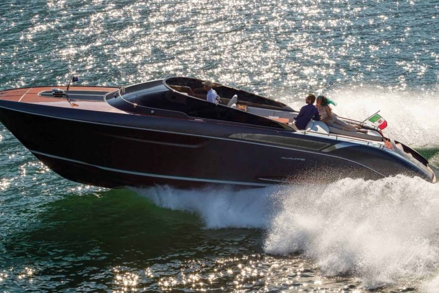 This is a photography of Riva Rivamare Cruising Side View