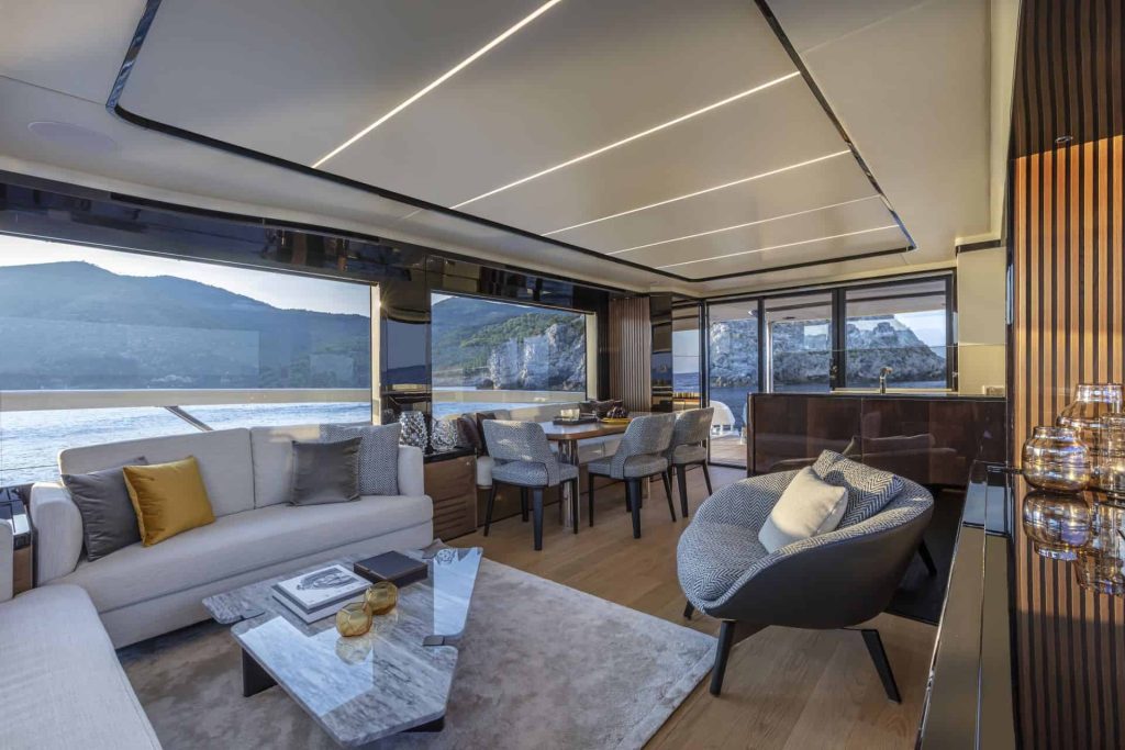 Navetta 64 Main Deck Salon