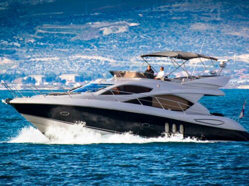 Motor boat Sunseeker Manhattan 52 running