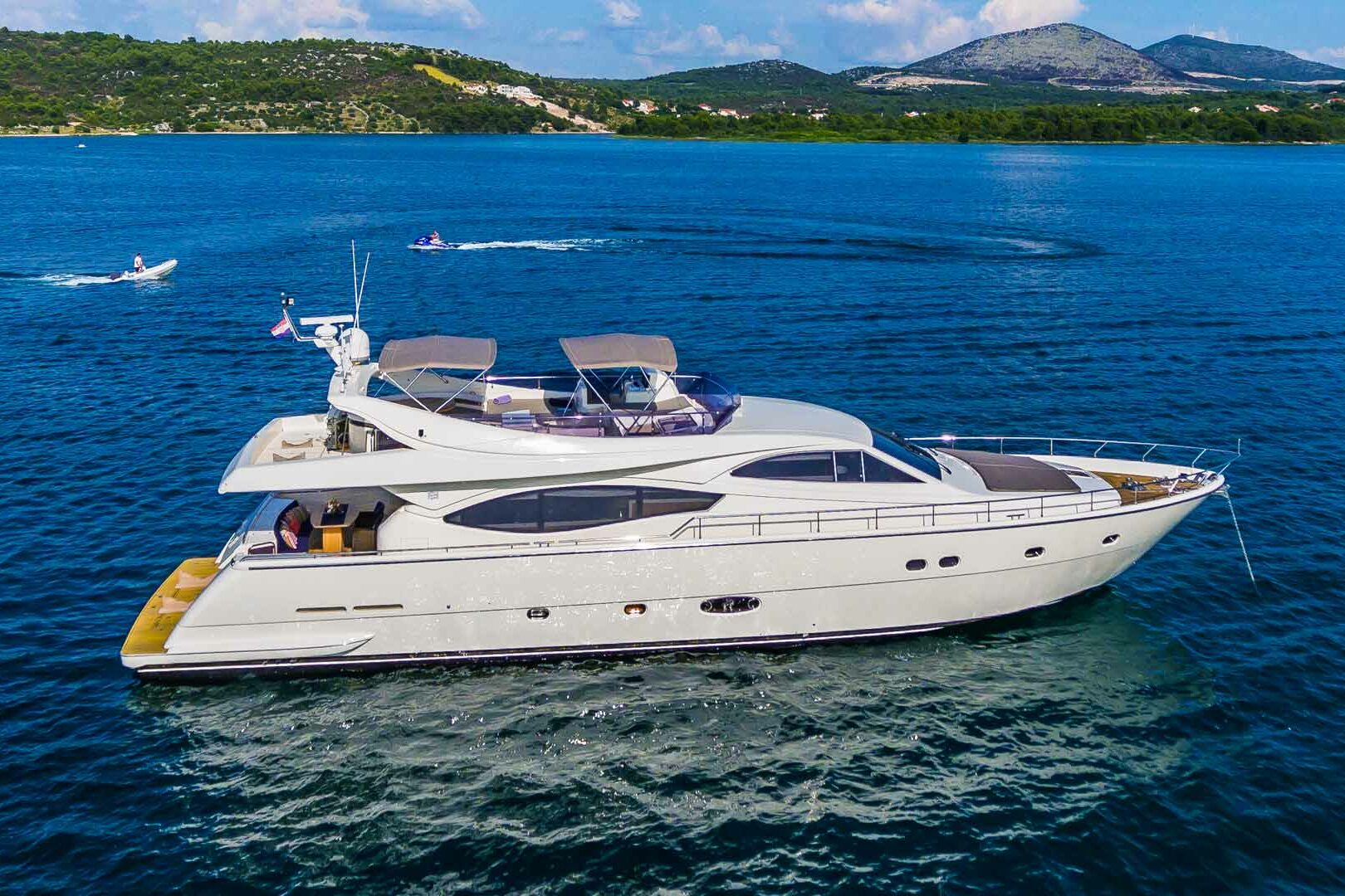 Luxury yacht Ferretti 760 Quo Vadis I on anchor