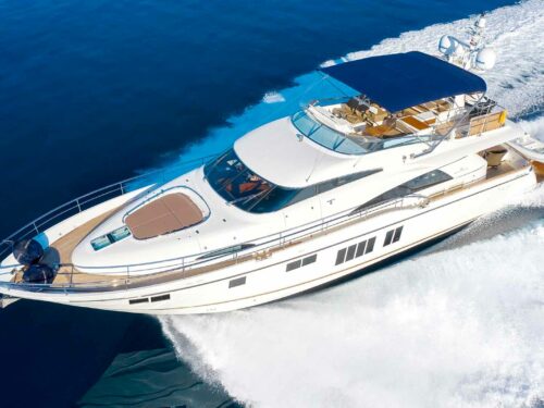 Luxury yacht Fairline Squadron 78 Schatzi running