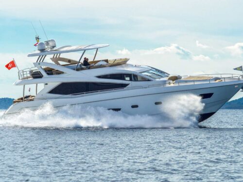 Luxury yacht Sunseeker Manhattan 73 A Cloudy Bay running