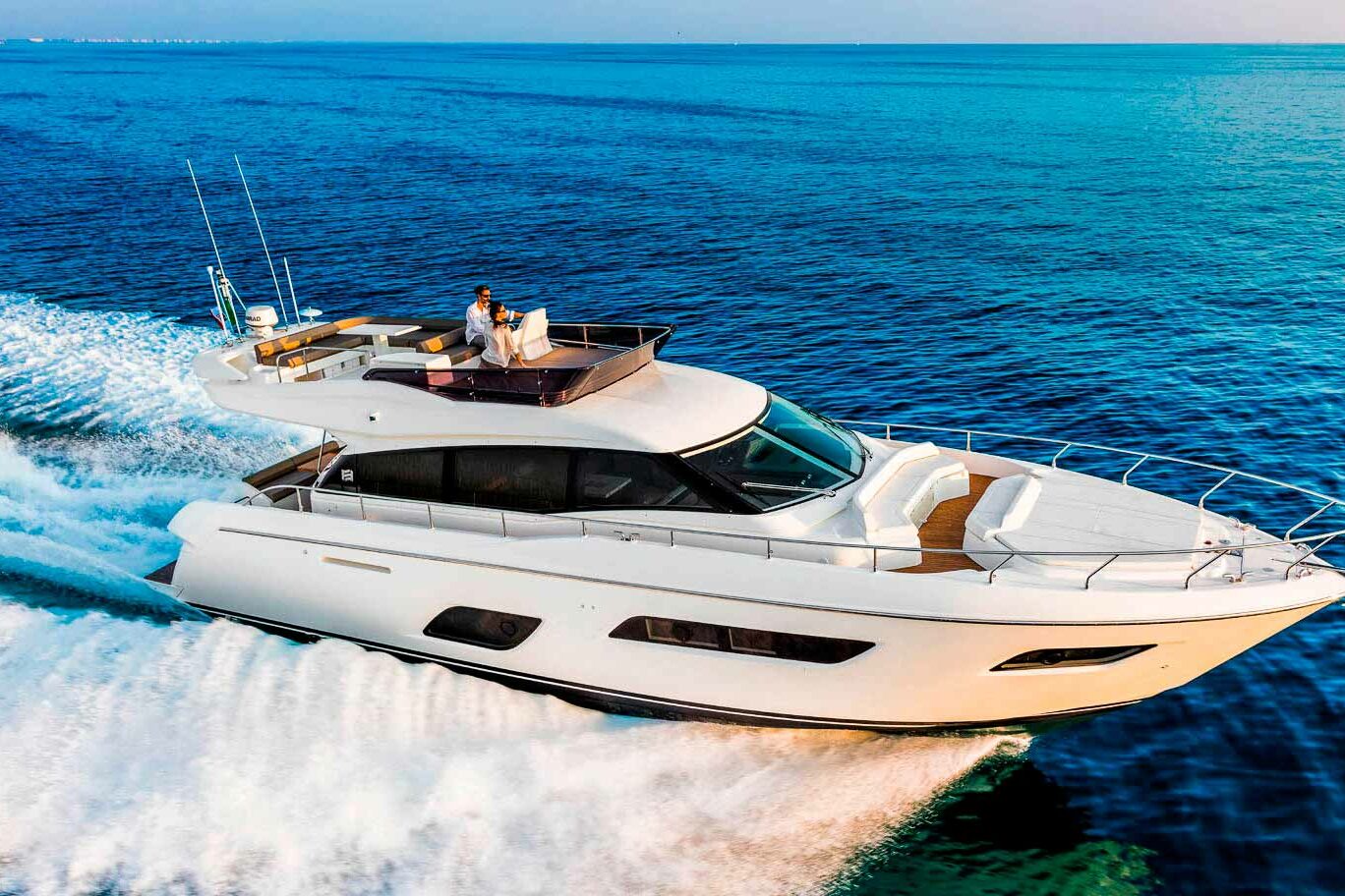 Motor boat Ferretti 550 cruising