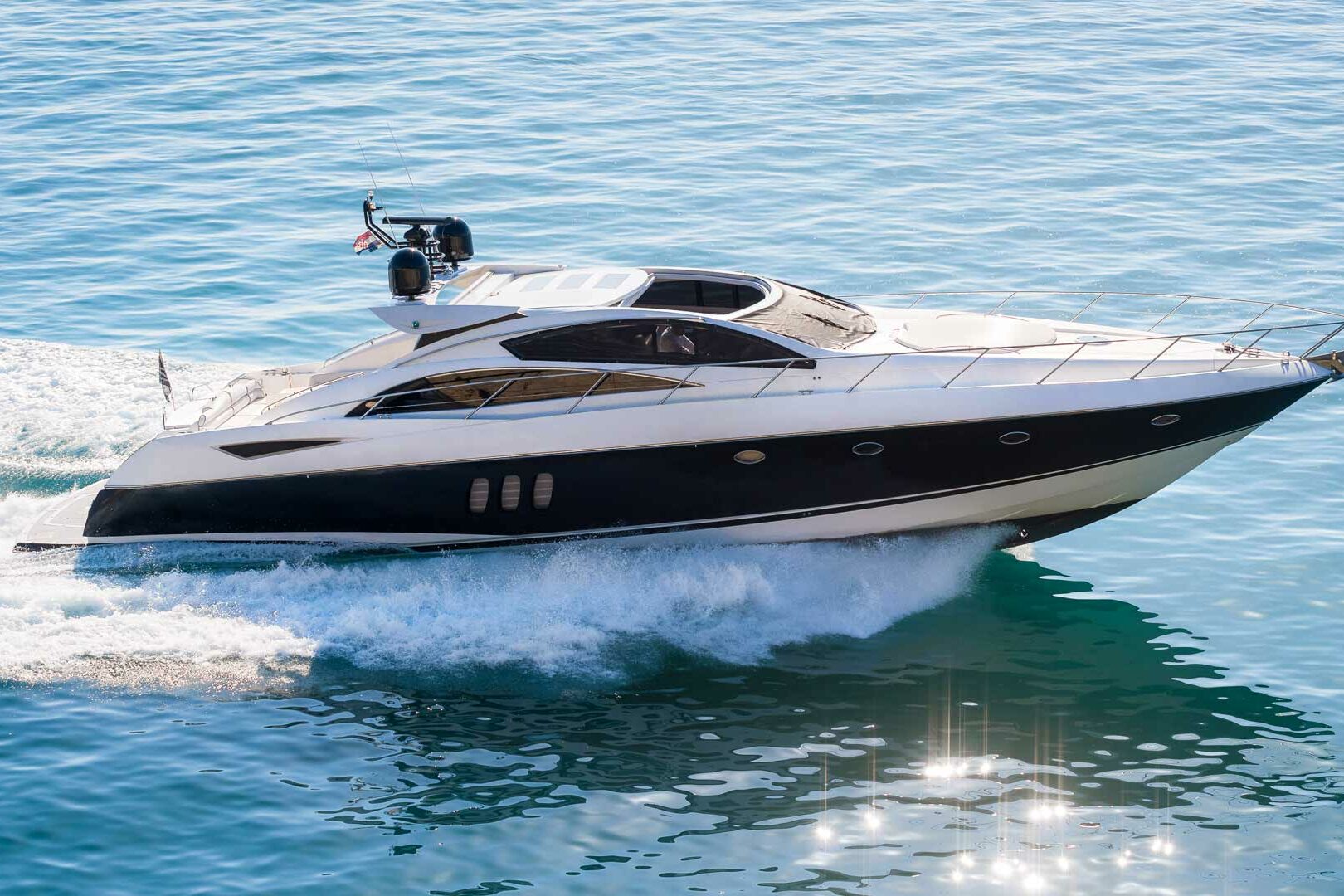 Luxury yacht Sunseeker Predator 72 Glorious running