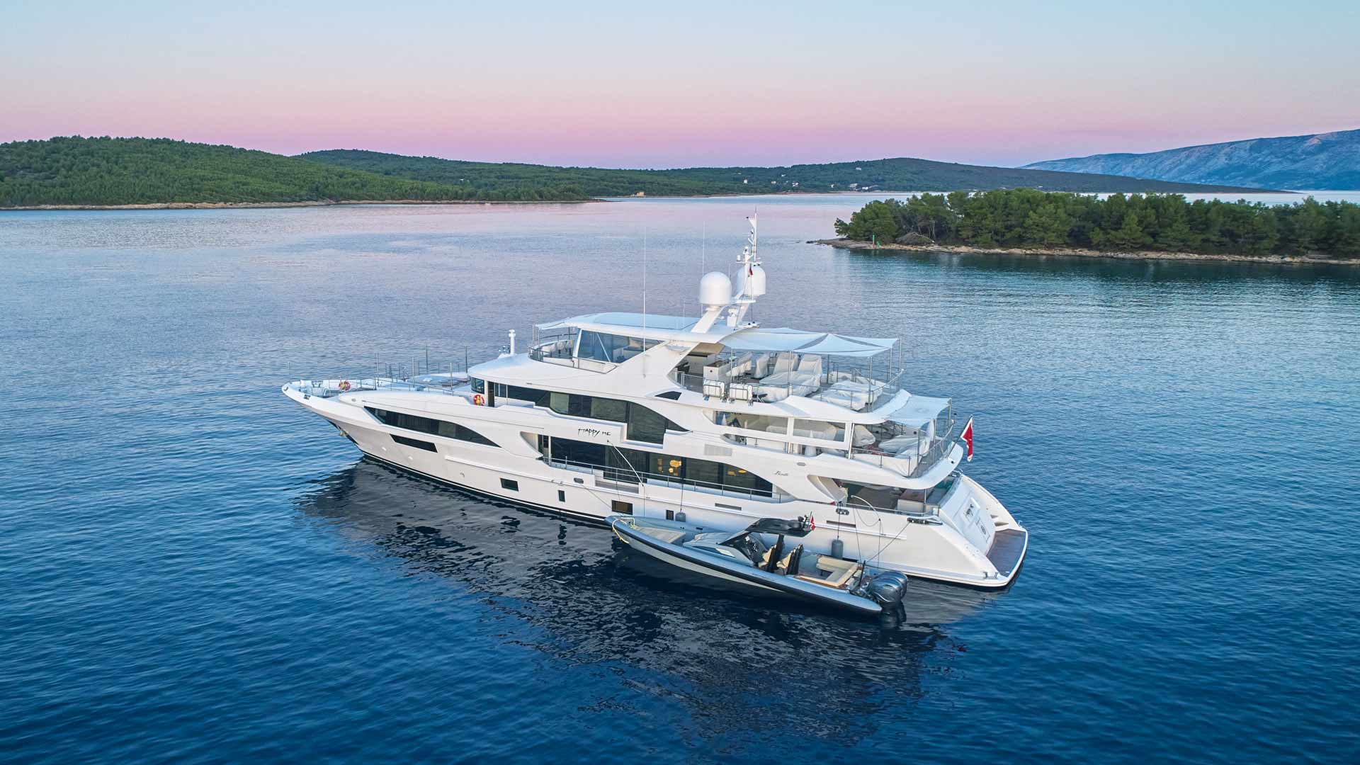 Luxury yacht Benetti Happy Me sunset port side