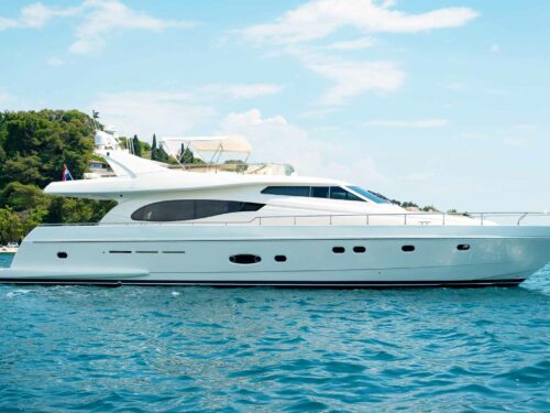 Luxury yacht Ferretti 730 Marino starboard side