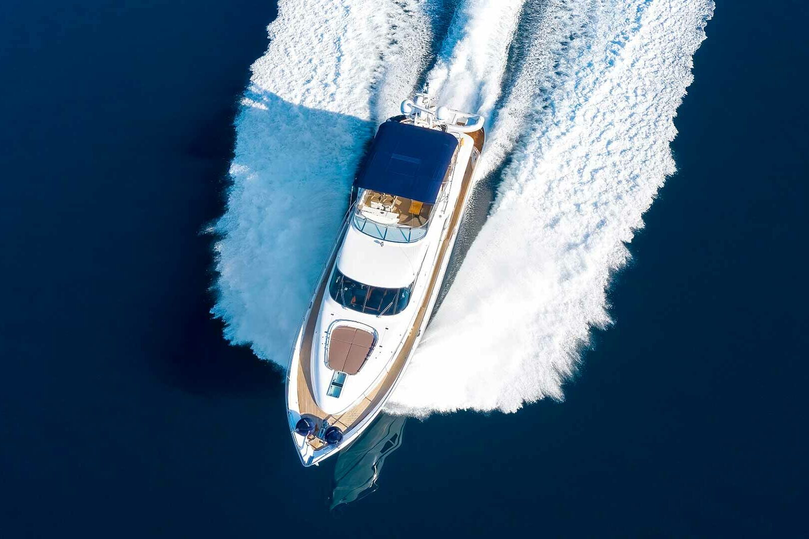 Luxury yacht Fairline Squadron 78 Schatzi top view