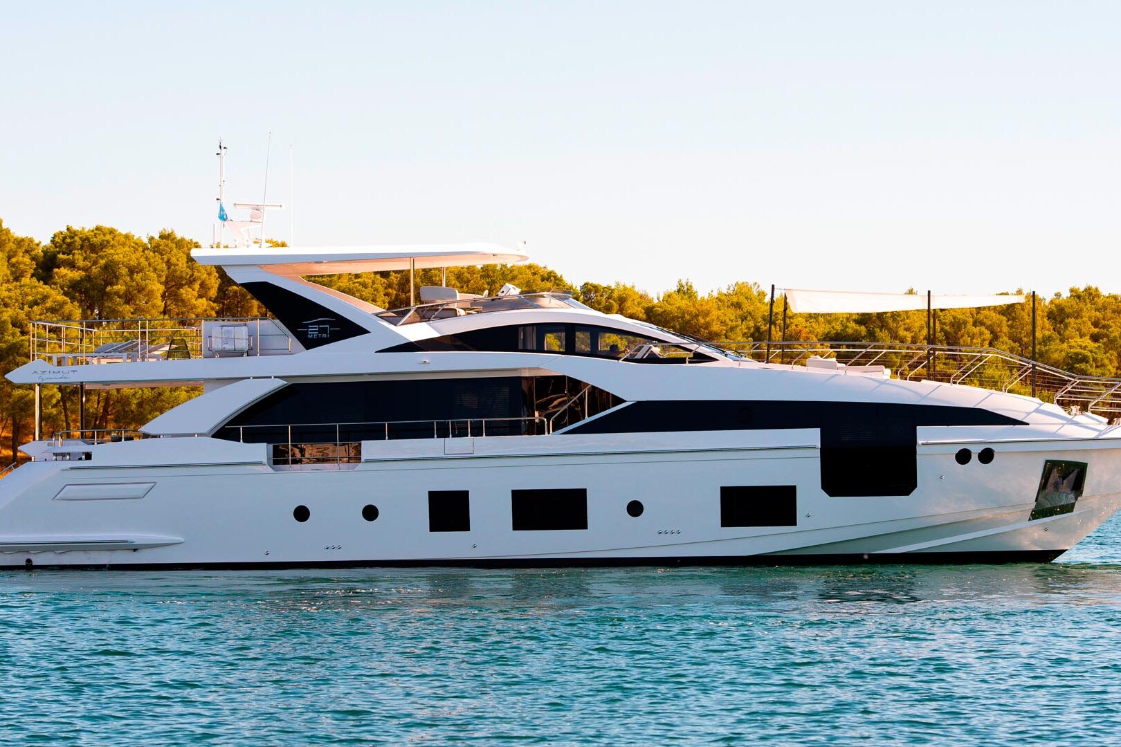 Luxury yacht Azimut Grande 27M Dawo anchor starboard side