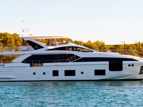 Luxury yacht Azimut Grande 27M Dawo anchor starboard side